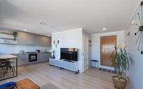 Central 2 Bd Apartment By Hostlovers
